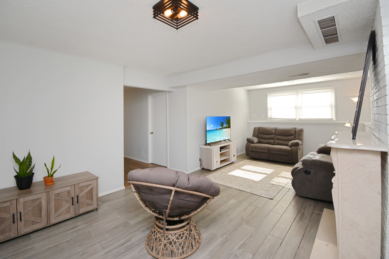 Bloomington, Illinois 61704, United States, 5 Bedrooms Bedrooms, ,3 BathroomsBathrooms,Residential,Active,240110