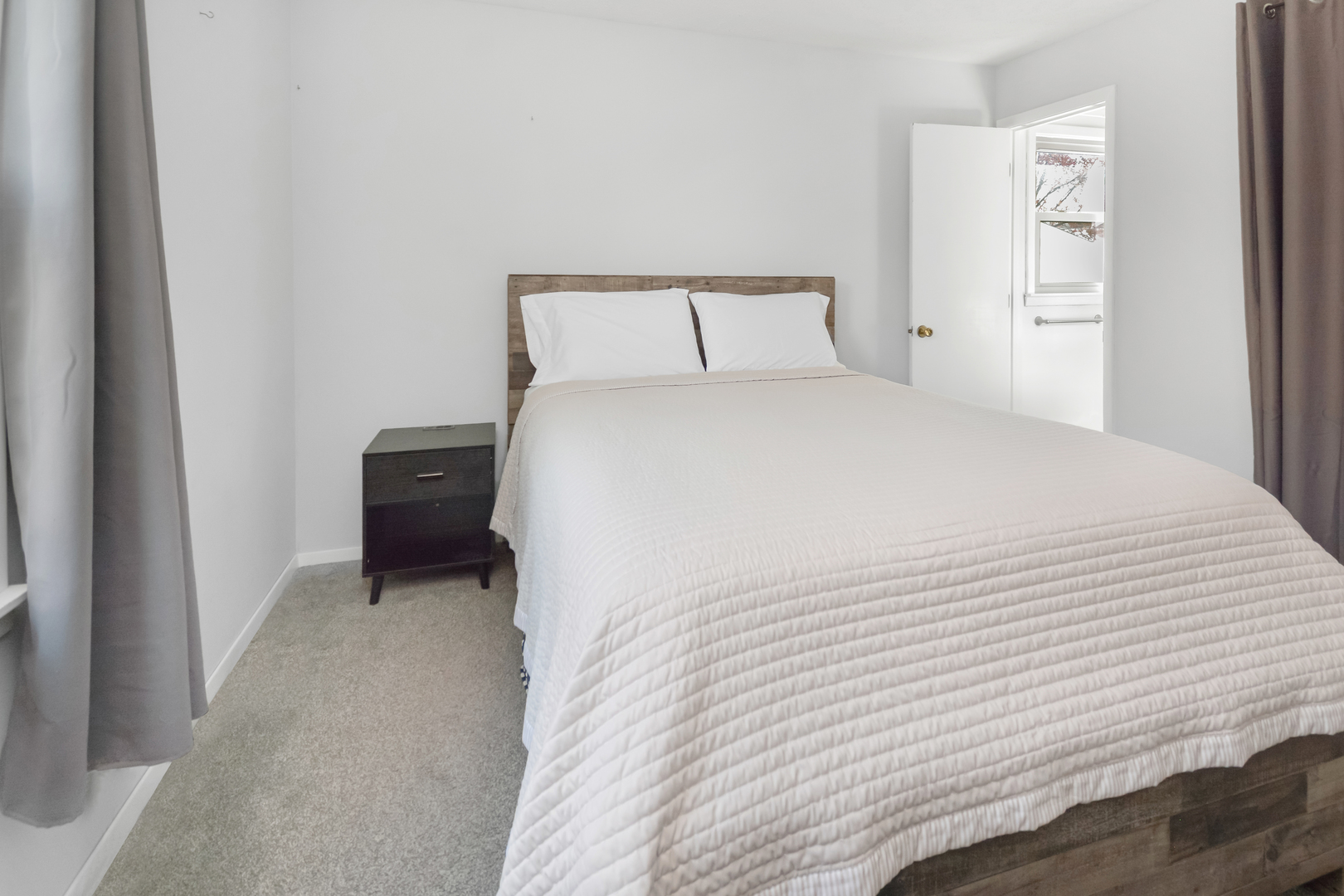 Bloomington, Illinois 61704, United States, 5 Bedrooms Bedrooms, ,3 BathroomsBathrooms,Residential,Active,240110