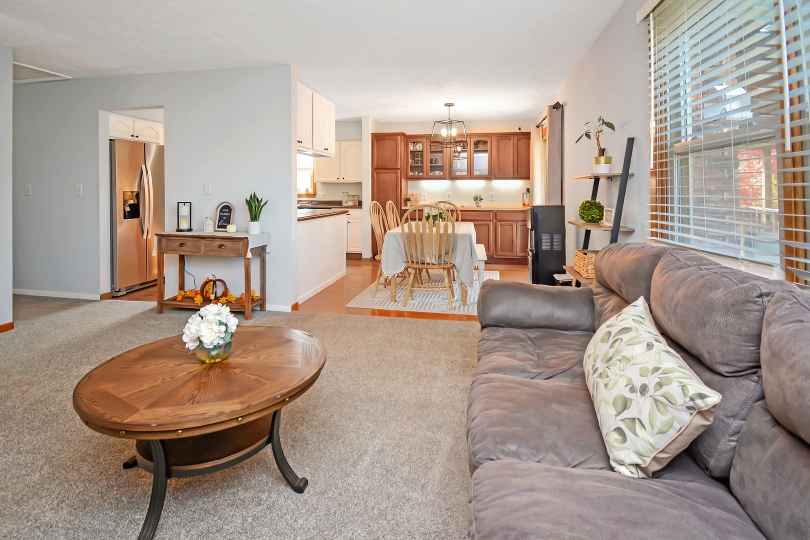 Bloomington, Illinois 61704, United States, 5 Bedrooms Bedrooms, ,3 BathroomsBathrooms,Residential,Active,240110