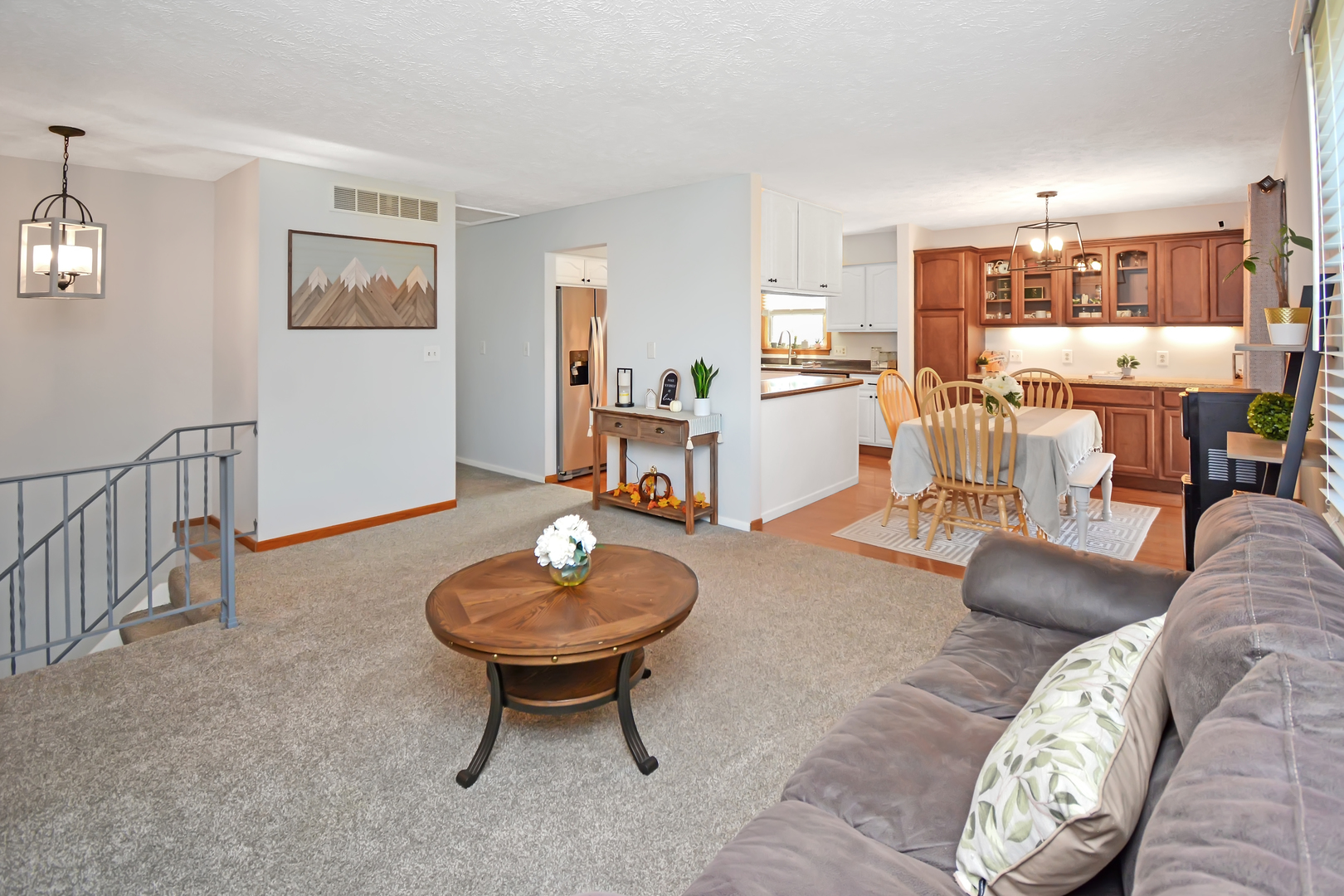 Bloomington, Illinois 61704, United States, 5 Bedrooms Bedrooms, ,3 BathroomsBathrooms,Residential,Active,240110