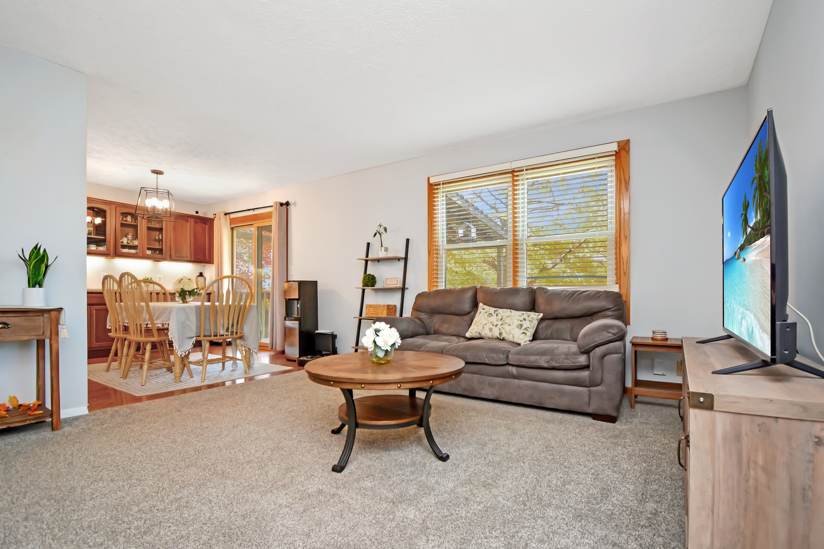 Bloomington, Illinois 61704, United States, 5 Bedrooms Bedrooms, ,3 BathroomsBathrooms,Residential,Active,240110