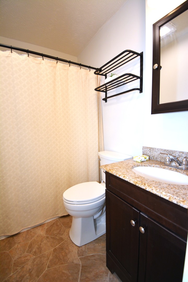 Bloomington, Illinois 61704, United States, 5 Bedrooms Bedrooms, ,3 BathroomsBathrooms,Residential,Active,240110