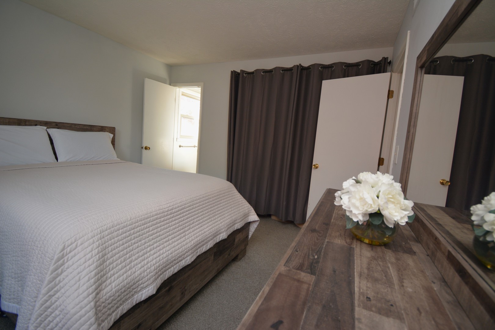 Bloomington, Illinois 61704, United States, 5 Bedrooms Bedrooms, ,3 BathroomsBathrooms,Residential,Active,240110