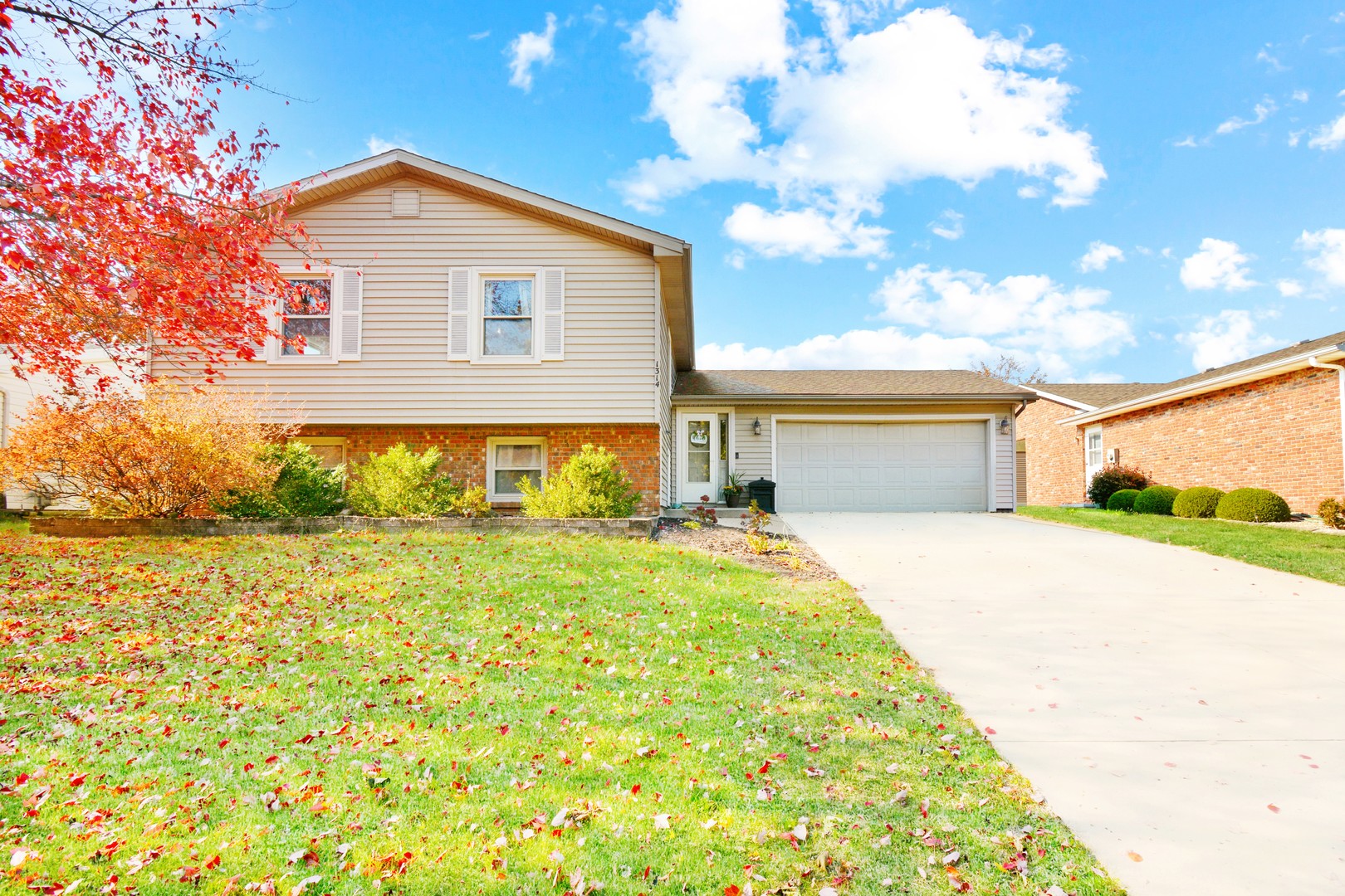 Bloomington, Illinois 61704, United States, 5 Bedrooms Bedrooms, ,3 BathroomsBathrooms,Residential,Active,240110