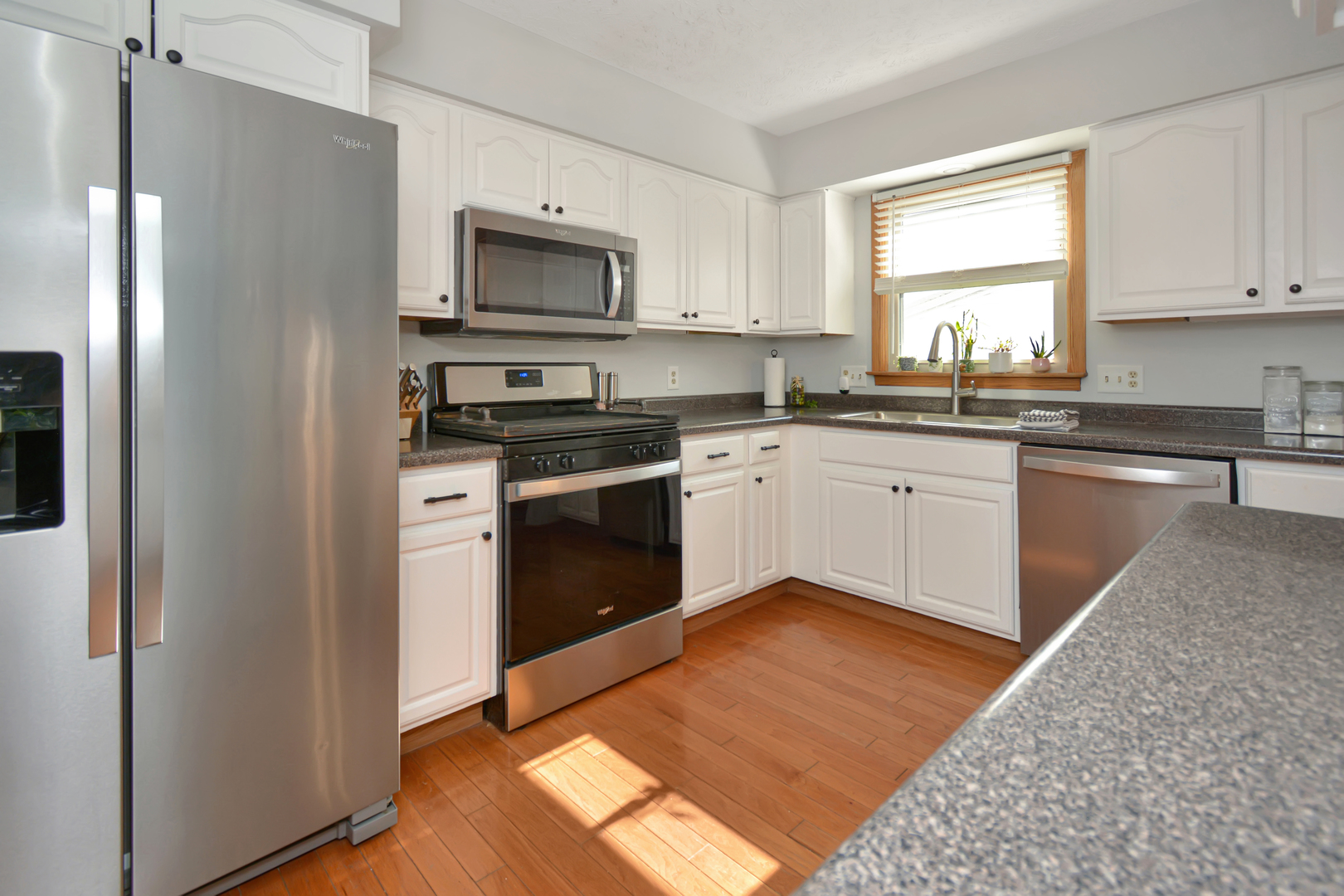 Bloomington, Illinois 61704, United States, 5 Bedrooms Bedrooms, ,3 BathroomsBathrooms,Residential,Active,240110