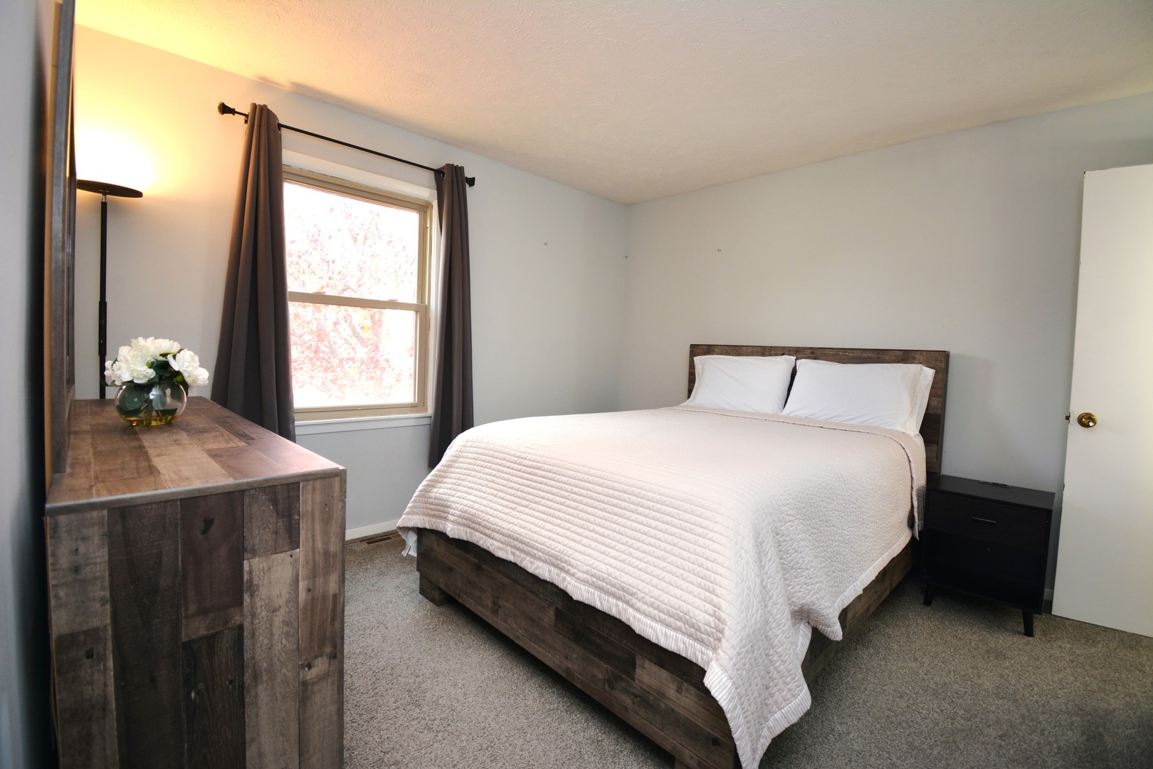 Bloomington, Illinois 61704, United States, 5 Bedrooms Bedrooms, ,3 BathroomsBathrooms,Residential,Active,240110