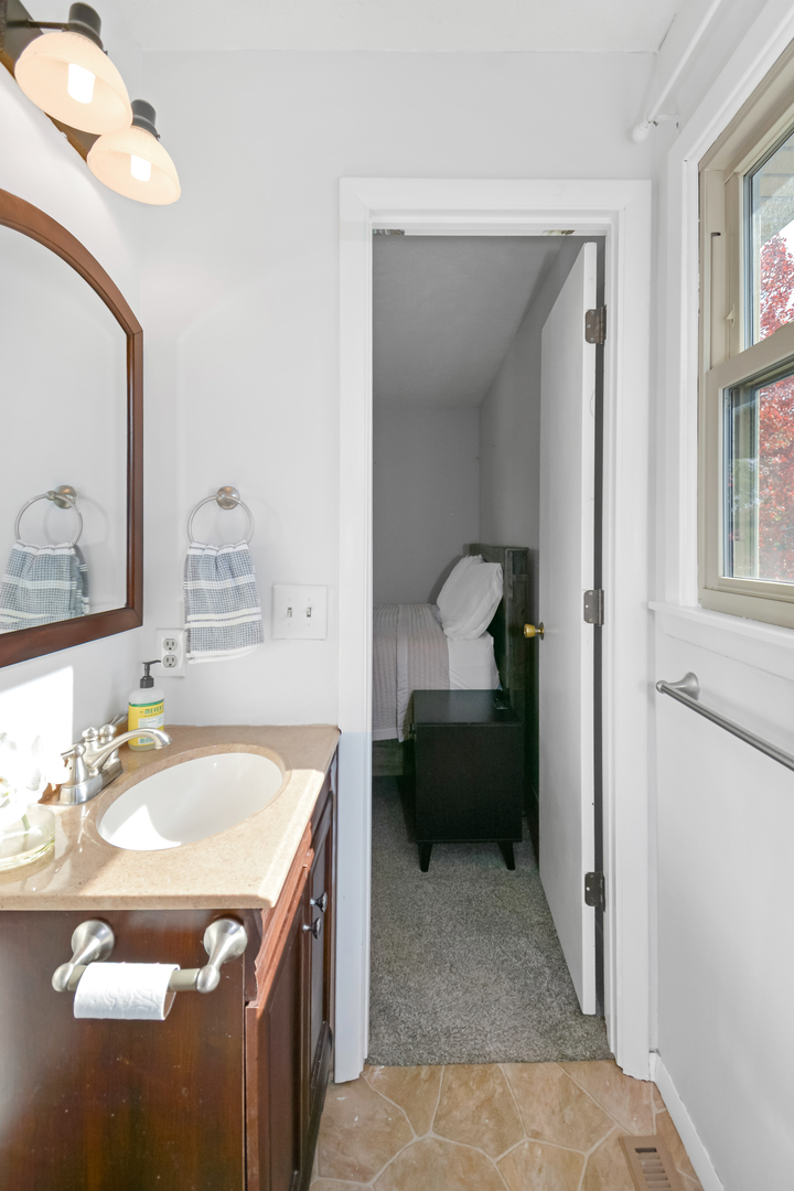 Bloomington, Illinois 61704, United States, 5 Bedrooms Bedrooms, ,3 BathroomsBathrooms,Residential,Active,240110