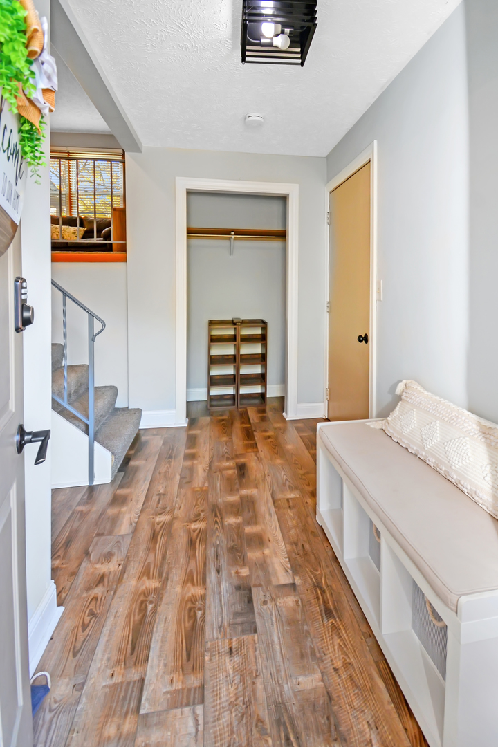 Bloomington, Illinois 61704, United States, 5 Bedrooms Bedrooms, ,3 BathroomsBathrooms,Residential,Active,240110