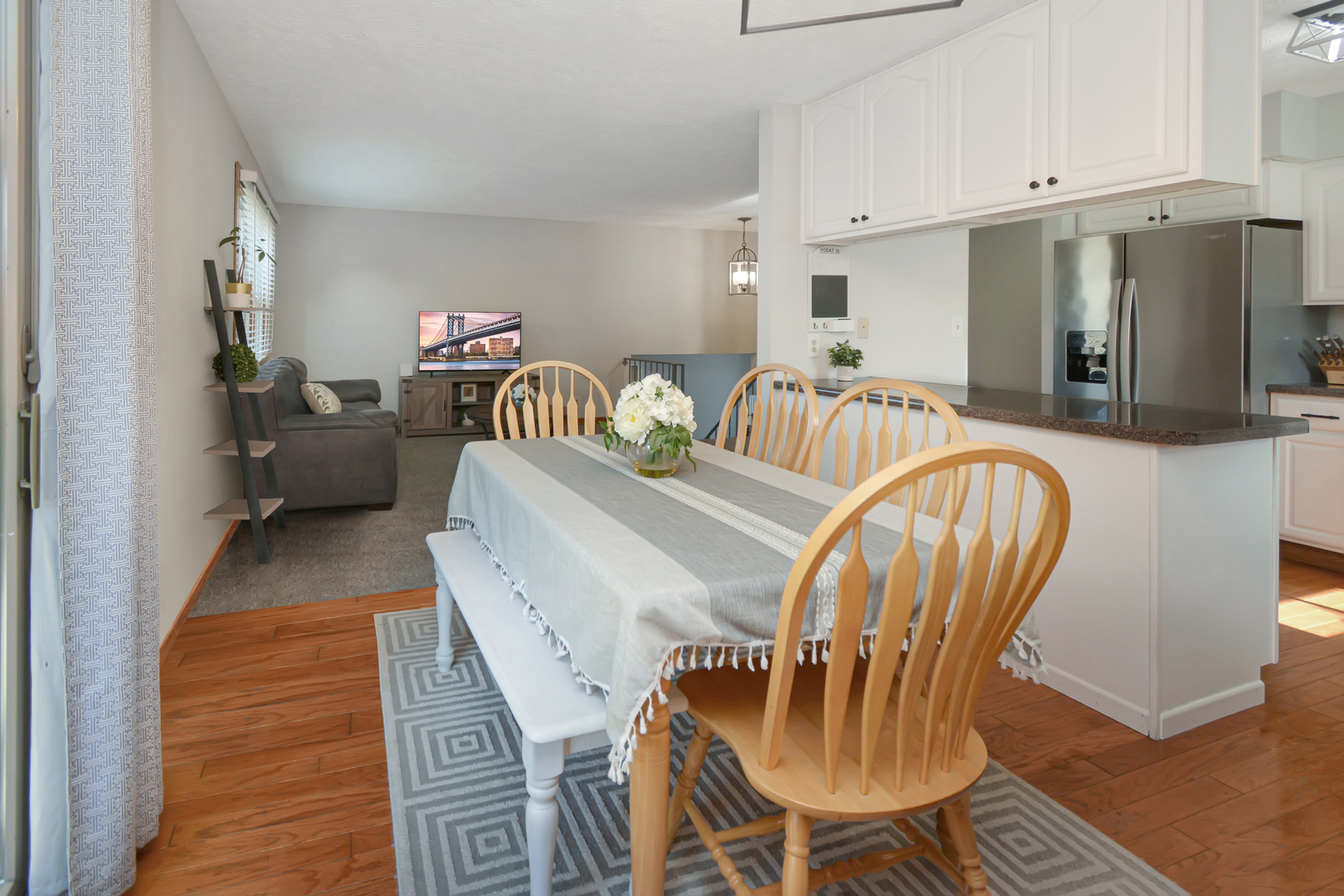 Bloomington, Illinois 61704, United States, 5 Bedrooms Bedrooms, ,3 BathroomsBathrooms,Residential,Active,240110