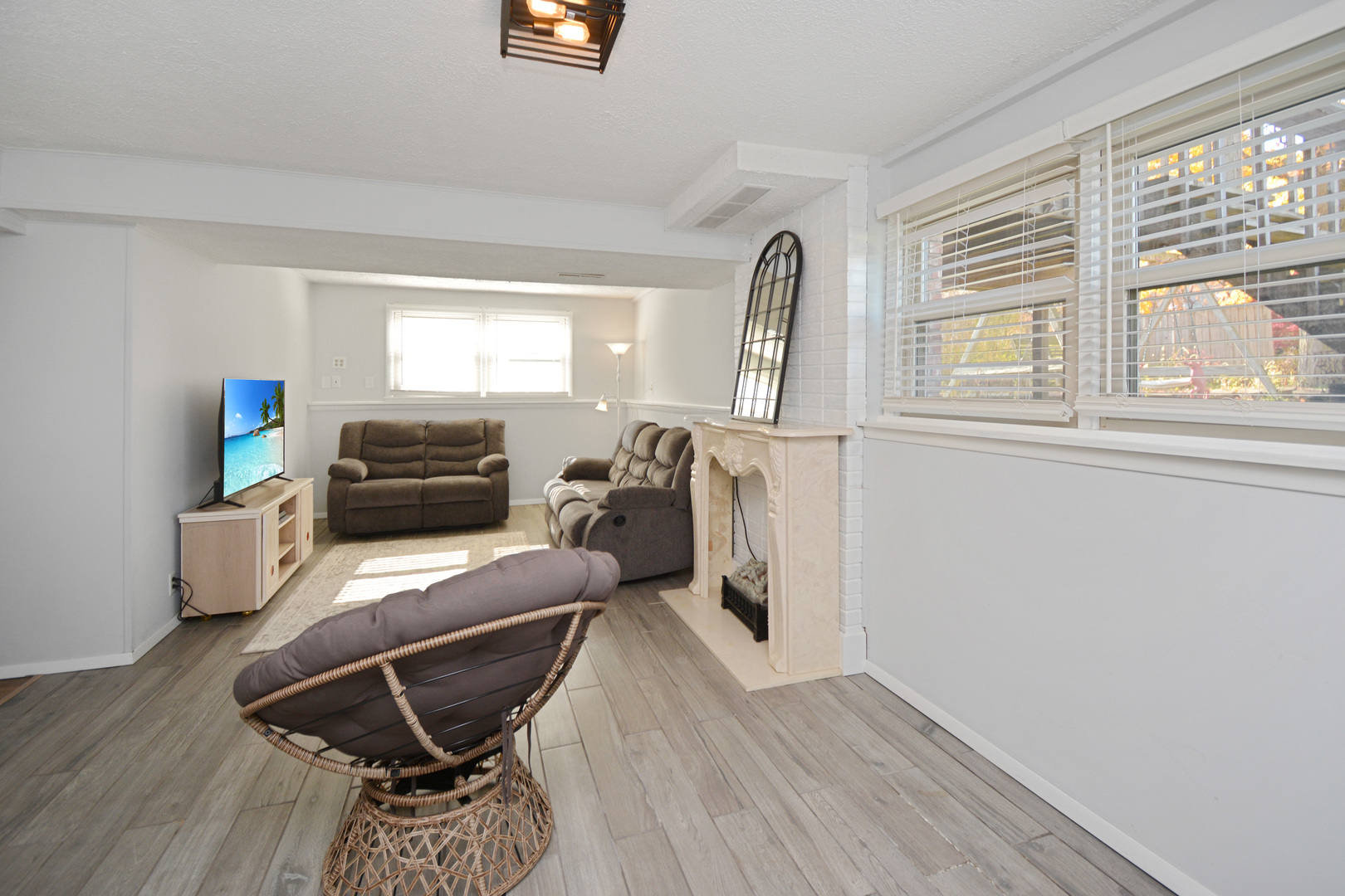 Bloomington, Illinois 61704, United States, 5 Bedrooms Bedrooms, ,3 BathroomsBathrooms,Residential,Active,240110