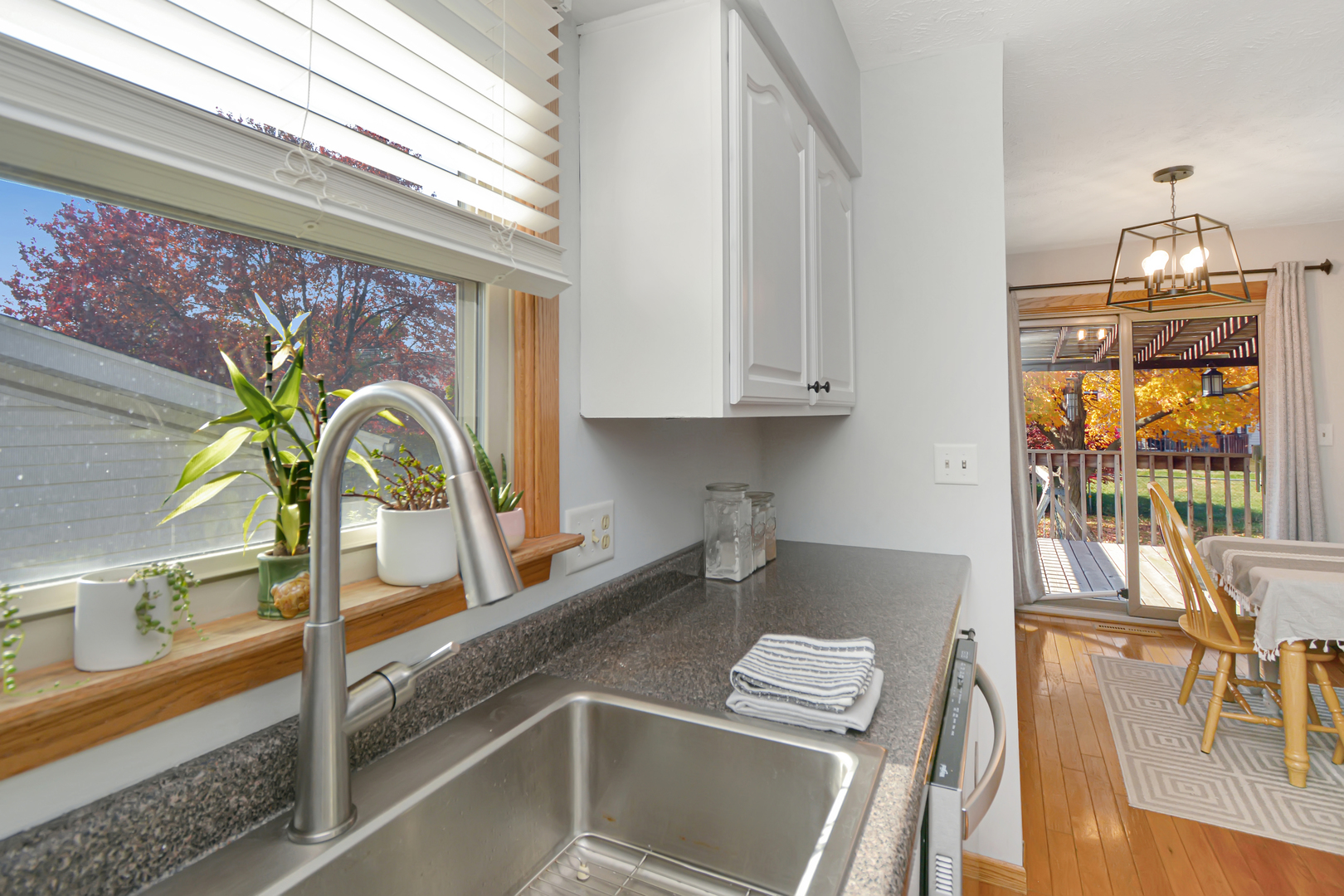 Bloomington, Illinois 61704, United States, 5 Bedrooms Bedrooms, ,3 BathroomsBathrooms,Residential,Active,240110