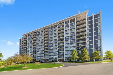 Photo of 8815 W Golf Road #11C, Niles, IL 60714 (MLS # 12475882)