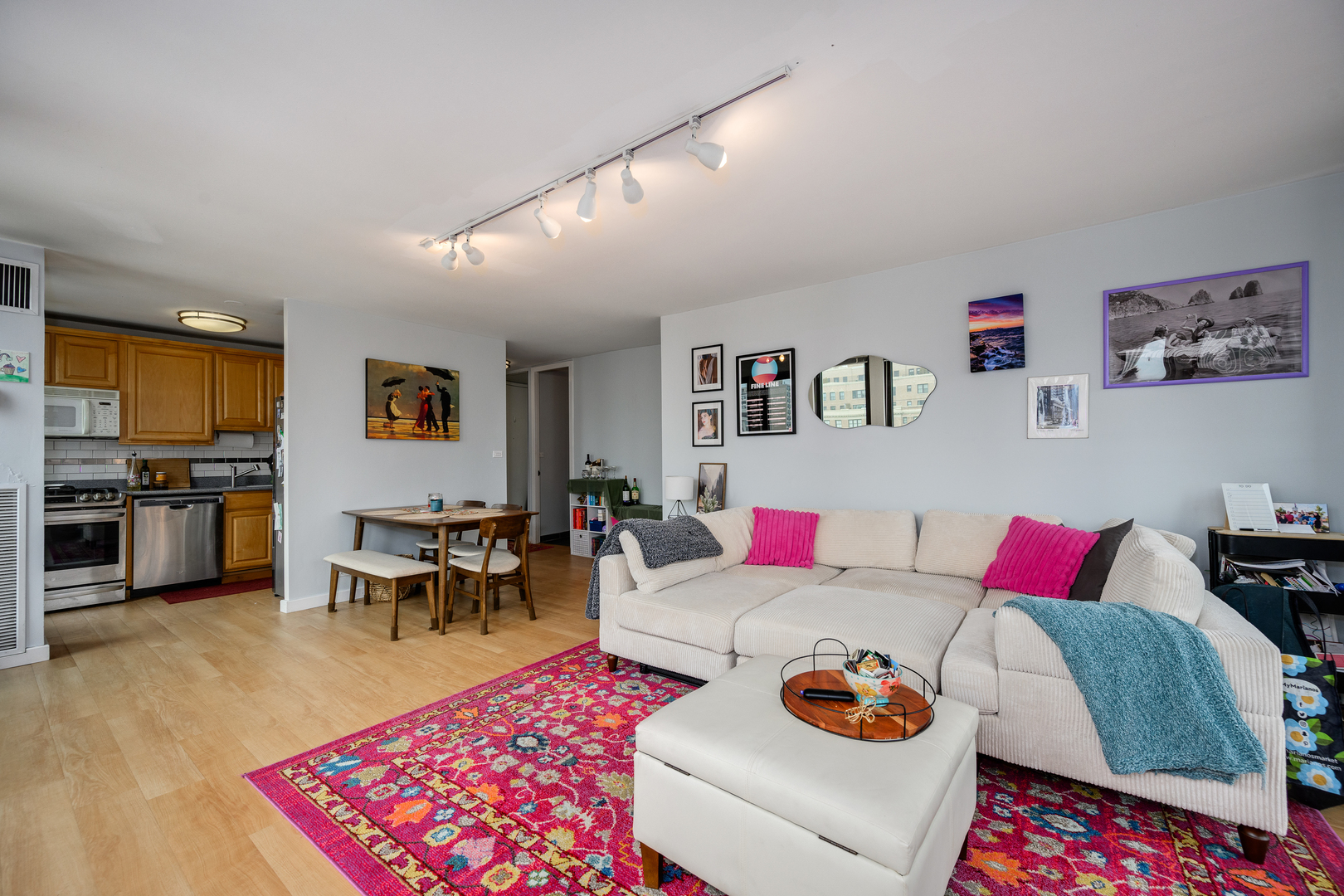 1 E Scott Street 1403