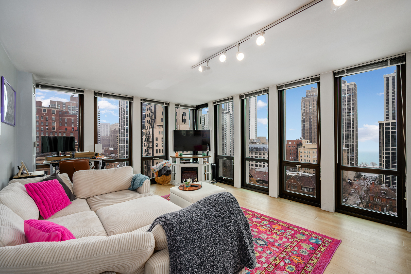 1 E Scott Street 1403