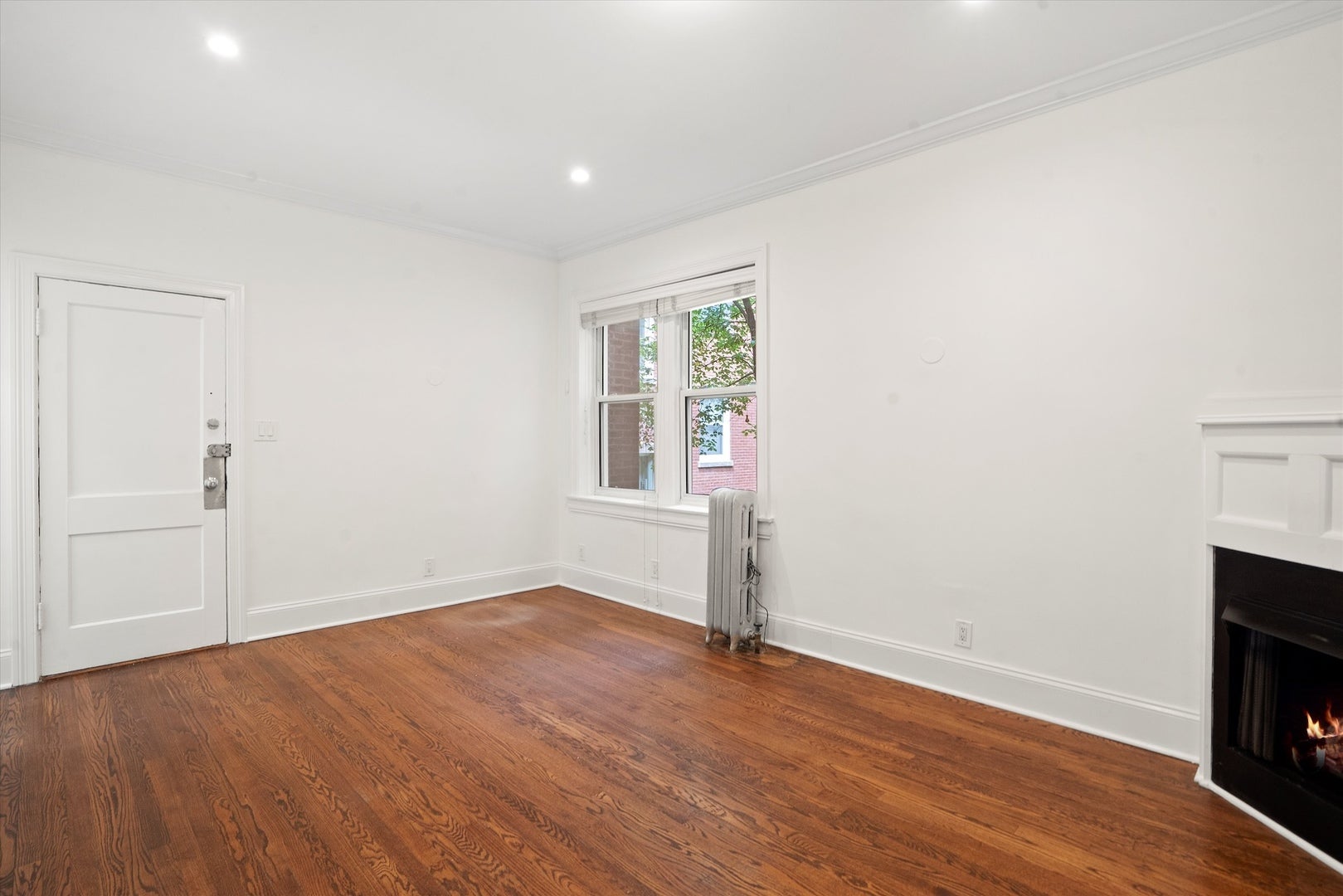 733 W Bittersweet Place 1E