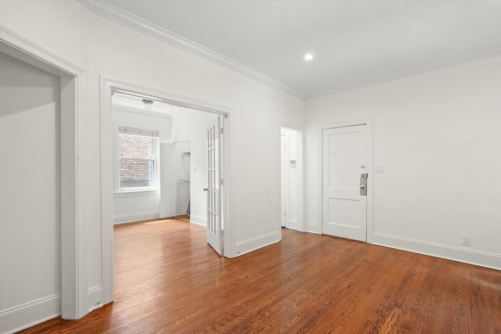 733 W Bittersweet Place 1E