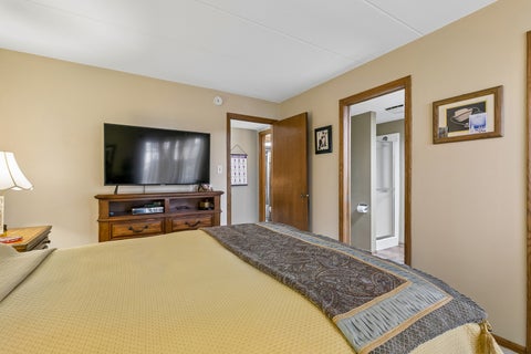 Tiny photo for 4948 Circle Court #704, Crestwood, IL 60418 (MLS # 12788168)