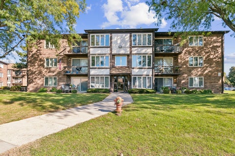 Tiny photo for 4948 Circle Court #704, Crestwood, IL 60418 (MLS # 12788168)