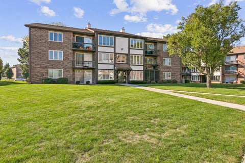 Photo of 4948 Circle Court #704, Crestwood, IL 60418 (MLS # 12788168)