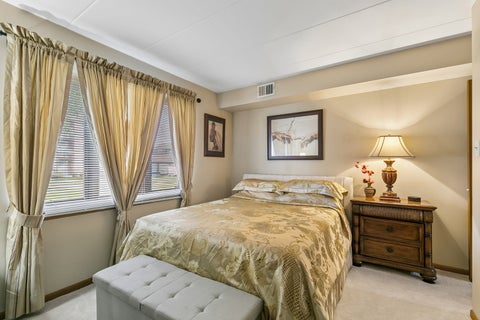 Tiny photo for 4948 Circle Court #704, Crestwood, IL 60418 (MLS # 12788168)