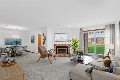 Tiny photo for Willowbrook, IL 60527 (MLS # 12504377)