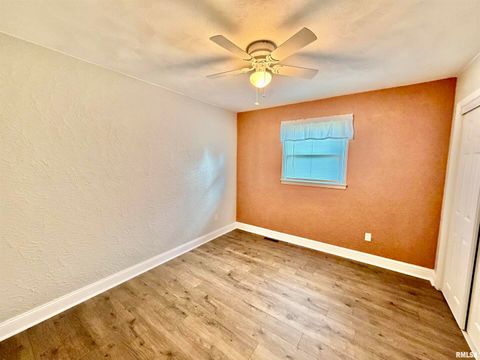 Tiny photo for 508 Marquis Avenue, Centralia, IL 62801 (MLS # EB460682)