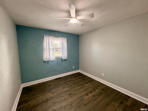 Tiny photo for 508 Marquis Avenue, Centralia, IL 62801 (MLS # EB460682)