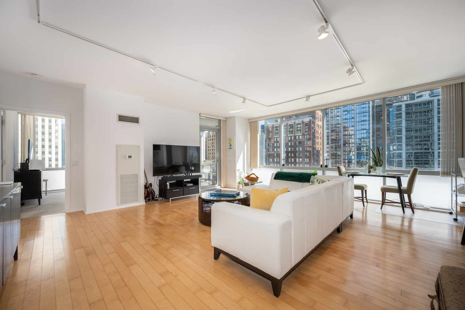 8 E Randolph Street 1401