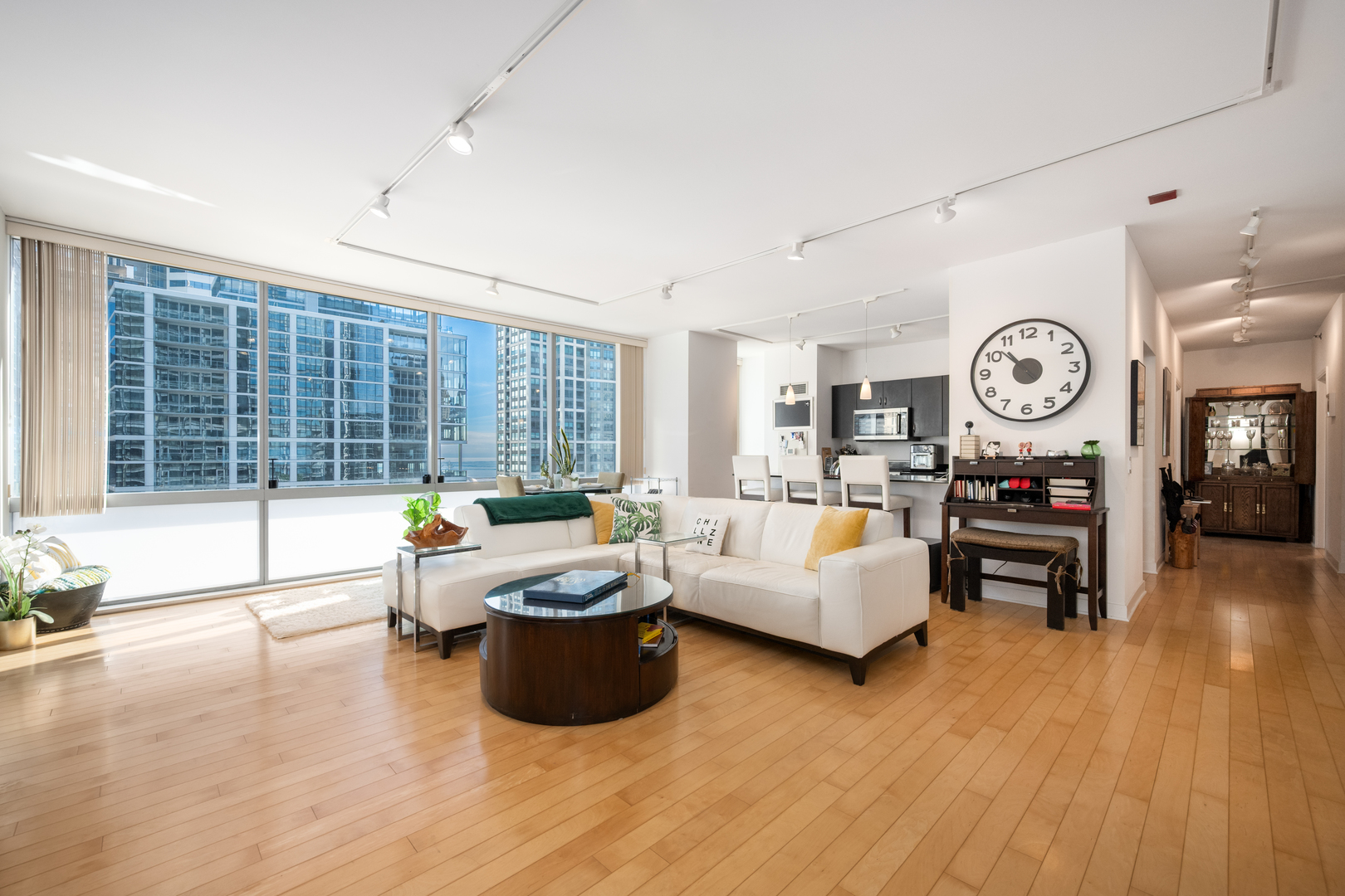 8 E Randolph Street 1401