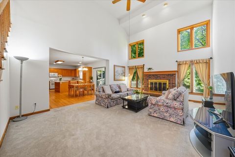 Tiny photo for 8 Mossfield Court, Sugar Grove, IL 60554 (MLS # 12495372)