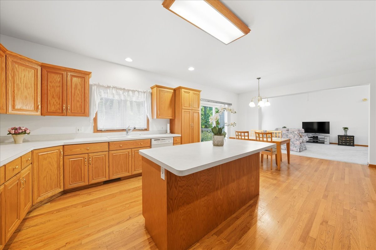 Sugar Grove, Illinois 60554, United States, 3 Bedrooms Bedrooms, ,3 BathroomsBathrooms,Residential,Active,227458