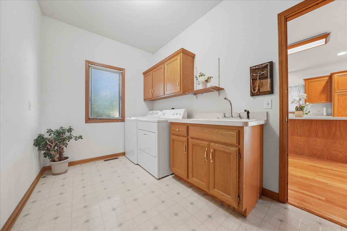 Sugar Grove, Illinois 60554, United States, 3 Bedrooms Bedrooms, ,3 BathroomsBathrooms,Residential,Active,227458