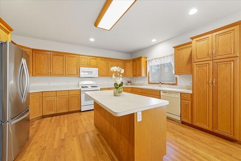 Tiny photo for 8 Mossfield Court, Sugar Grove, IL 60554 (MLS # 12495372)