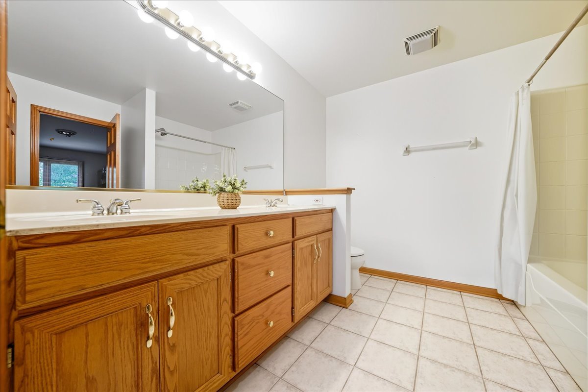 Sugar Grove, Illinois 60554, United States, 3 Bedrooms Bedrooms, ,3 BathroomsBathrooms,Residential,Active,227458