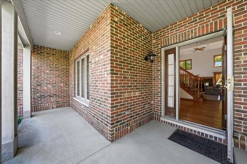 Tiny photo for 8 Mossfield Court, Sugar Grove, IL 60554 (MLS # 12495372)