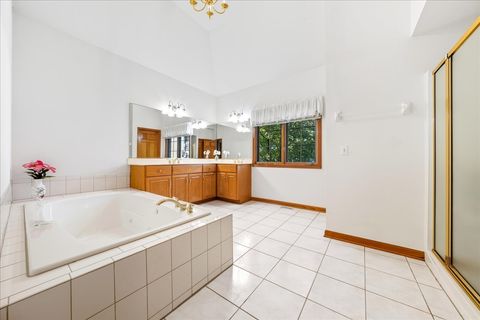 Tiny photo for 8 Mossfield Court, Sugar Grove, IL 60554 (MLS # 12495372)