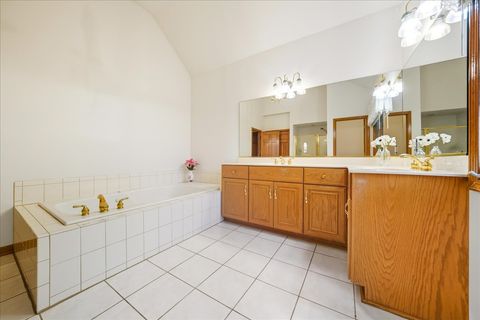 Tiny photo for 8 Mossfield Court, Sugar Grove, IL 60554 (MLS # 12495372)