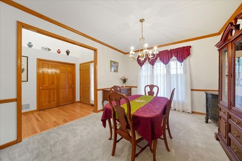 Tiny photo for 8 Mossfield Court, Sugar Grove, IL 60554 (MLS # 12495372)