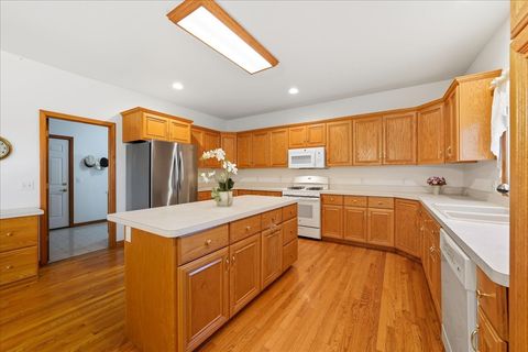 Tiny photo for 8 Mossfield Court, Sugar Grove, IL 60554 (MLS # 12495372)