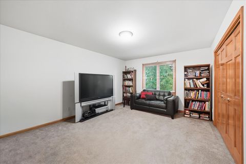 Tiny photo for 8 Mossfield Court, Sugar Grove, IL 60554 (MLS # 12495372)