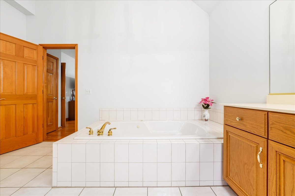 Sugar Grove, Illinois 60554, United States, 3 Bedrooms Bedrooms, ,3 BathroomsBathrooms,Residential,Active,227458