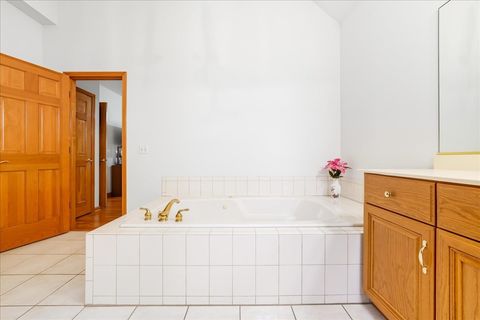 Tiny photo for 8 Mossfield Court, Sugar Grove, IL 60554 (MLS # 12495372)