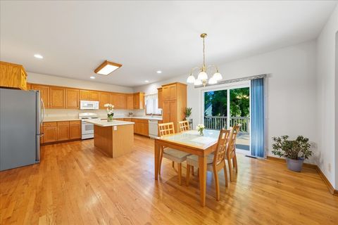 Tiny photo for 8 Mossfield Court, Sugar Grove, IL 60554 (MLS # 12495372)