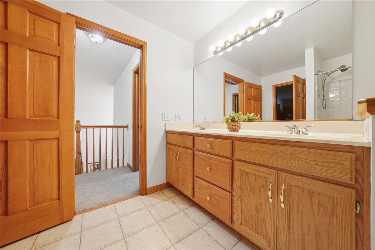 Sugar Grove, Illinois 60554, United States, 3 Bedrooms Bedrooms, ,3 BathroomsBathrooms,Residential,Active,227458