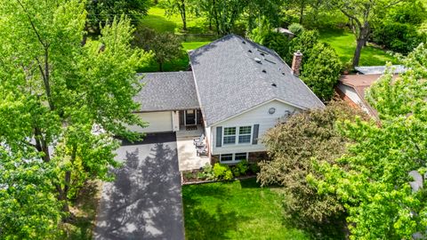 Tiny photo for 2518 N Ridge Avenue, Arlington Heights, IL 60004 (MLS # 12646117)