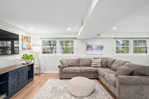 Tiny photo for 2518 N Ridge Avenue, Arlington Heights, IL 60004 (MLS # 12646117)