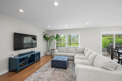 Tiny photo for 2518 N Ridge Avenue, Arlington Heights, IL 60004 (MLS # 12646117)
