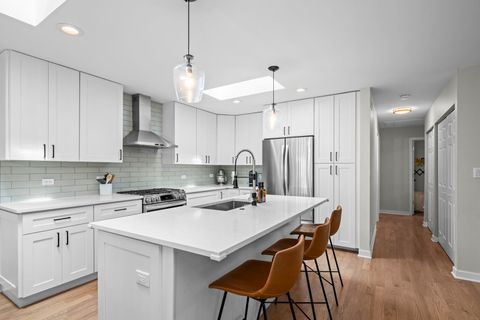Tiny photo for 2518 N Ridge Avenue, Arlington Heights, IL 60004 (MLS # 12646117)
