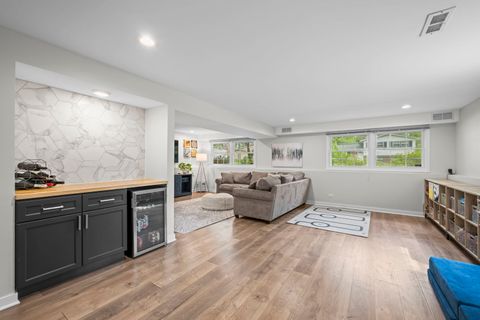 Tiny photo for 2518 N Ridge Avenue, Arlington Heights, IL 60004 (MLS # 12646117)
