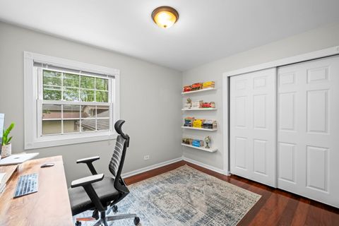 Tiny photo for 2518 N Ridge Avenue, Arlington Heights, IL 60004 (MLS # 12646117)